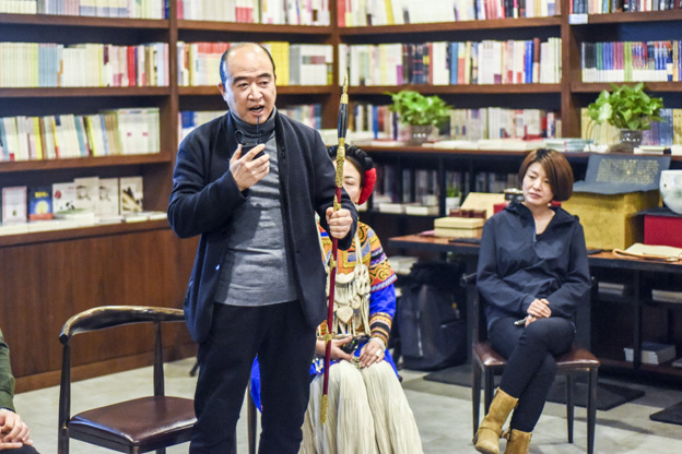 劉文濤：通過對每件兵器的復制，我們了解兵器造型與兵器制作的手藝，實現與古人的對話。