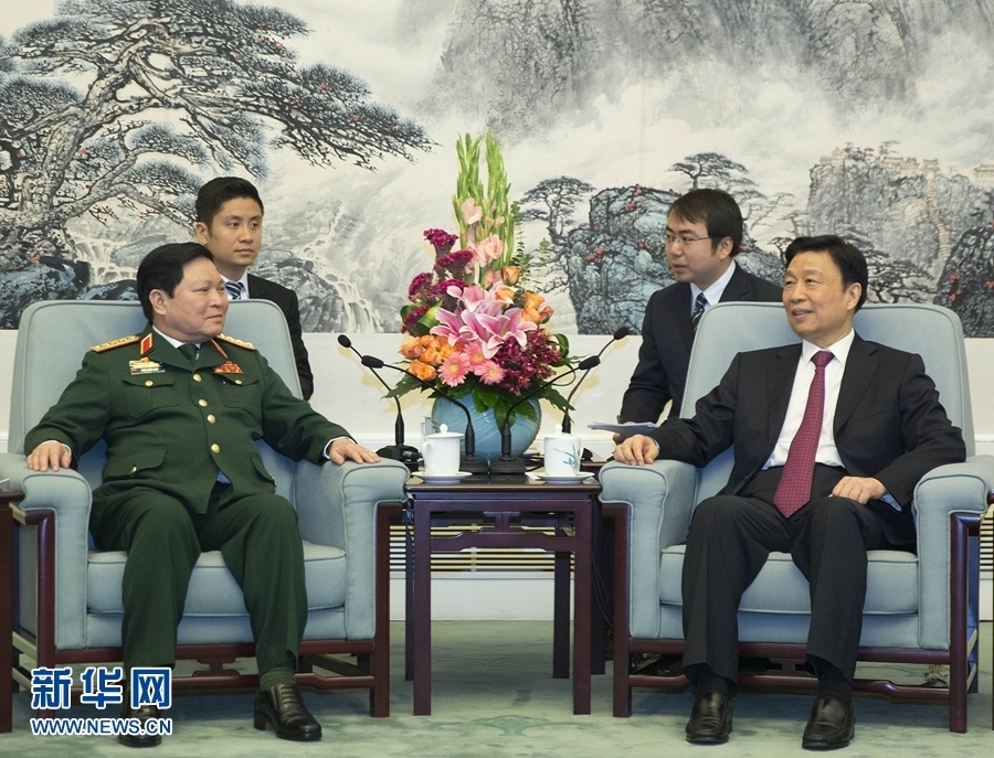 8月29日，中共中央政治局委員、國(guó)家副主席李源潮在北京會(huì)見越南共產(chǎn)黨中央政治局委員、國(guó)防部長(zhǎng)吳春歷。 新華社記者丁林?jǐn)z