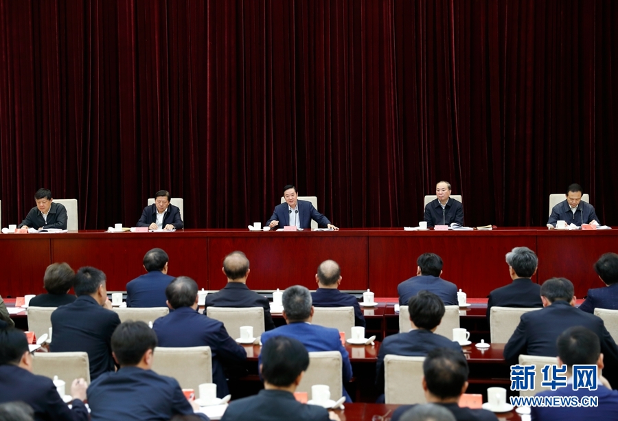 4月13日，中央宣傳部、中央政法委在北京召開貫徹落實《關于進一步把社會主義核心價值觀融入法治建設的指導意見》電視電話會議。中共中央政治局委員、中央書記處書記、中宣部部長劉奇葆出席會議并講話。新華社記者丁海濤攝
