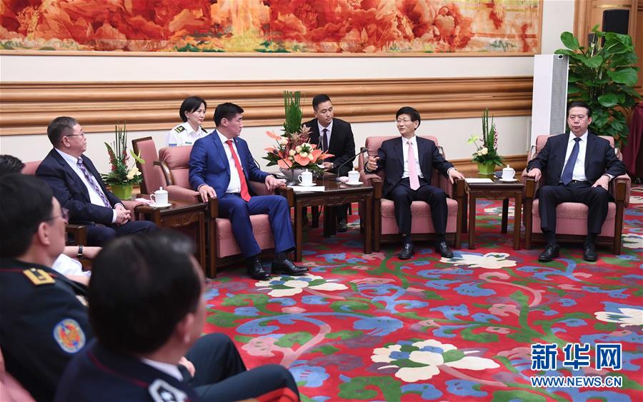 5月8日，中共中央政治局委員、中央政法委書記孟建柱在北京中南海會見蒙古國法律內務部部長賓巴朝格特。 新華社記者 張鐸 攝