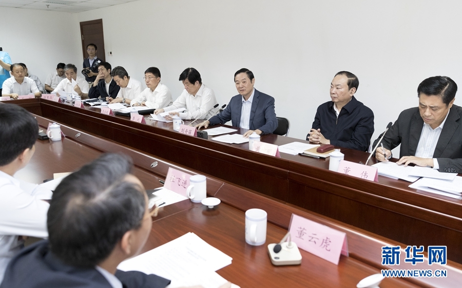 9月22日，中共中央政治局委員、中央書記處書記、中宣部部長劉奇葆在北京調研京劇像音像工程情況。這是劉奇葆與有關方面負責同志座談交流。新華社記者 丁海濤 攝