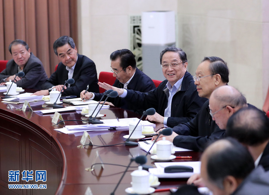11月16日，全國政協(xié)在北京召開第75次雙周協(xié)商座談會，圍繞“推進(jìn)糧食定價機(jī)制、補(bǔ)貼政策和收儲制度改革”建言獻(xiàn)策。全國政協(xié)主席俞正聲主持會議并講話。新華社記者 鞠鵬 攝