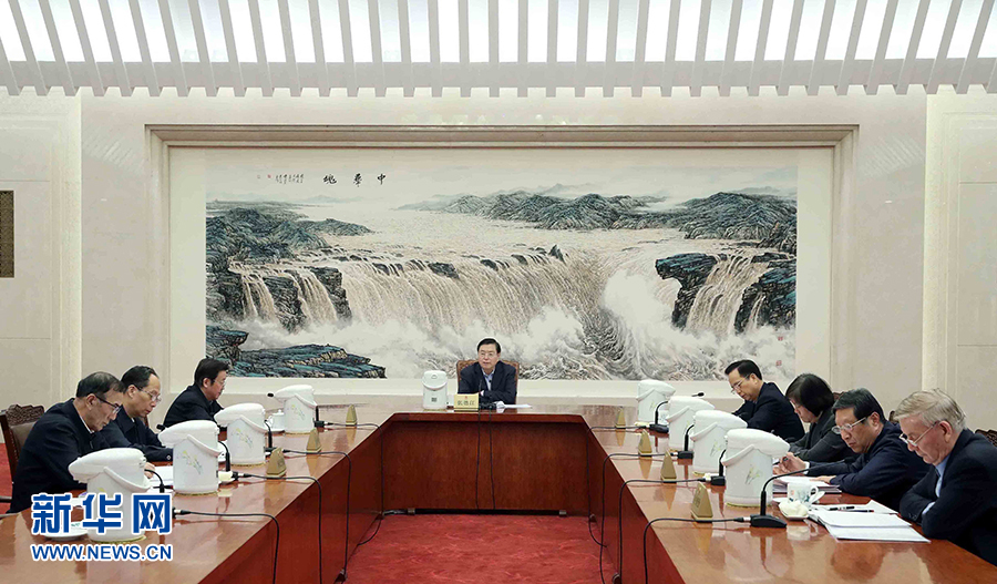 1月16日，中共十二屆全國人大常委會黨組在北京召開會議，認真學習領會習近平總書記在十九屆中央紀委二次全會上的重要講話和全會精神，研究部署貫徹落實工作。全國人大常委會委員長、常委會黨組書記張德江主持會議并講話。新華社記者 劉衛(wèi)兵 攝