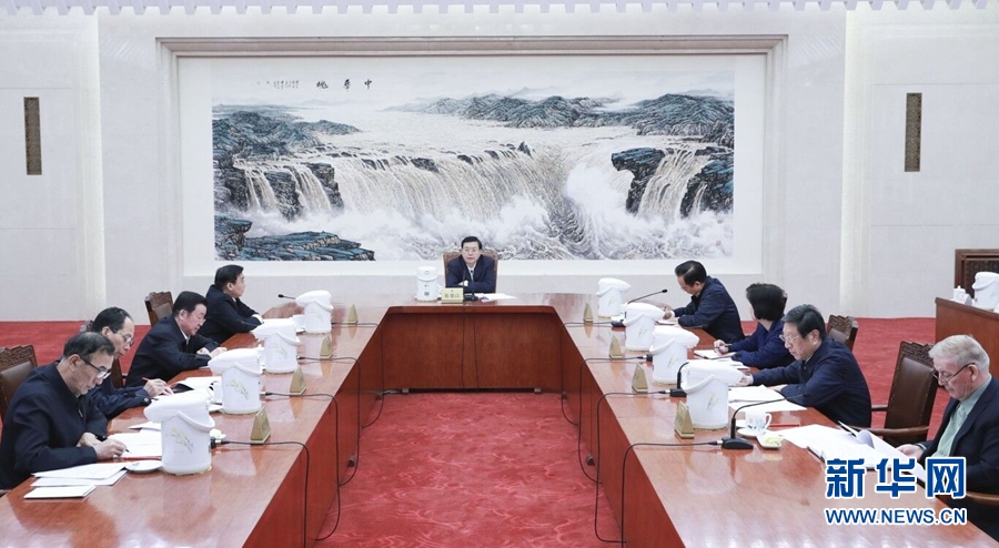1月22日，中共十二屆全國(guó)人大常委會(huì)黨組在北京召開會(huì)議，認(rèn)真學(xué)習(xí)領(lǐng)會(huì)習(xí)近平總書記在黨的十九屆二中全會(huì)上的重要講話精神，研究全國(guó)人大常委會(huì)貫徹落實(shí)全會(huì)精神、做好憲法修改相關(guān)工作。全國(guó)人大常委會(huì)委員長(zhǎng)、常委會(huì)黨組書記張德江主持會(huì)議并講話。新華社記者 丁林 攝