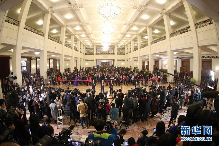 （新華全媒頭條·兩會特別報(bào)道·圖文互動(dòng)）（1）中國發(fā)展的明天一定更美好——從全國兩會看奮進(jìn)中國的發(fā)展信心