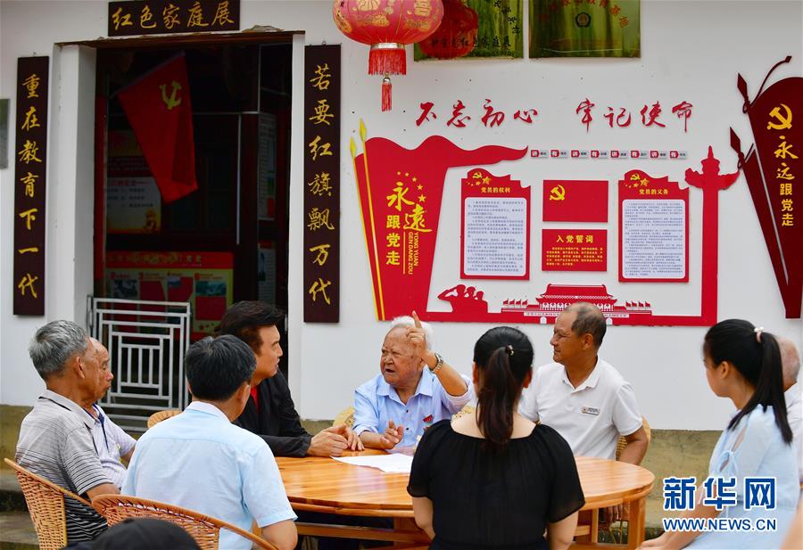 （新華全媒頭條·不忘初心、牢記使命——記者再走長(zhǎng)征路·圖文互動(dòng)）（8）風(fēng)展紅旗如畫(huà)——來(lái)自長(zhǎng)征出發(fā)地長(zhǎng)汀、寧化的紅色信仰報(bào)告 