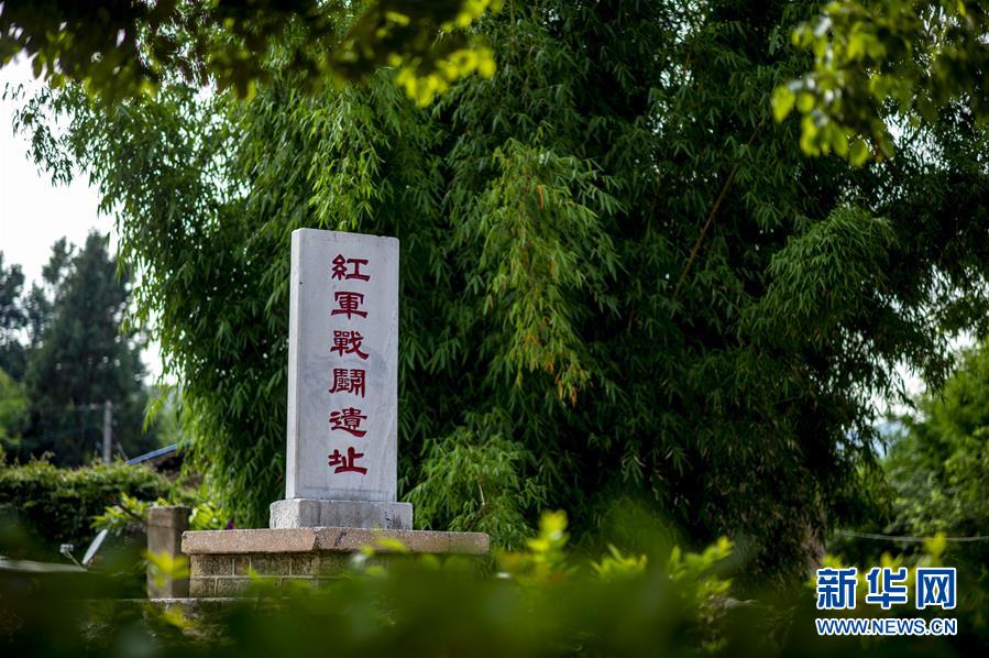 （壯麗70年·奮斗新時(shí)代——記者再走長征路·圖文互動）（6）龍?jiān)?ldquo;獻(xiàn)”圖： “助力”巧渡金沙江 