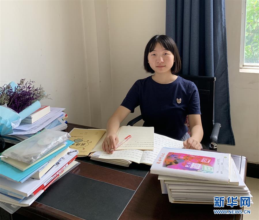 （在習(xí)近平新時(shí)代中國(guó)特色社會(huì)主義思想指引下——新時(shí)代新作為新篇章·總書記關(guān)心的百姓身邊事·圖文互動(dòng))（2）“我走進(jìn)大山，是為了讓你走出大山”——大學(xué)生支教故事