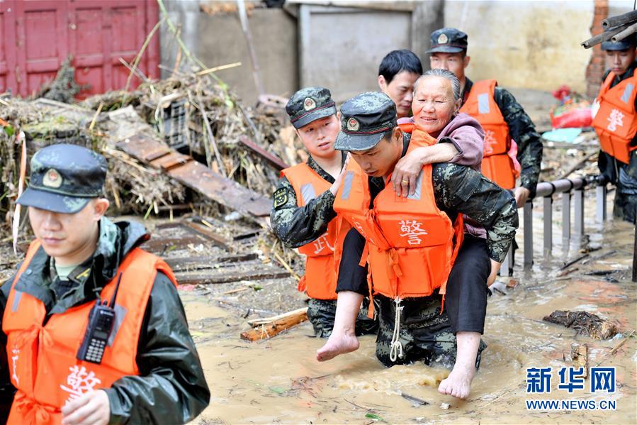 （新華全媒頭條·圖文互動(dòng)）（5）沿著中國(guó)特色強(qiáng)軍之路闊步前進(jìn)——黨中央、中央軍委領(lǐng)導(dǎo)推進(jìn)國(guó)防和軍隊(duì)建設(shè)70年紀(jì)實(shí)