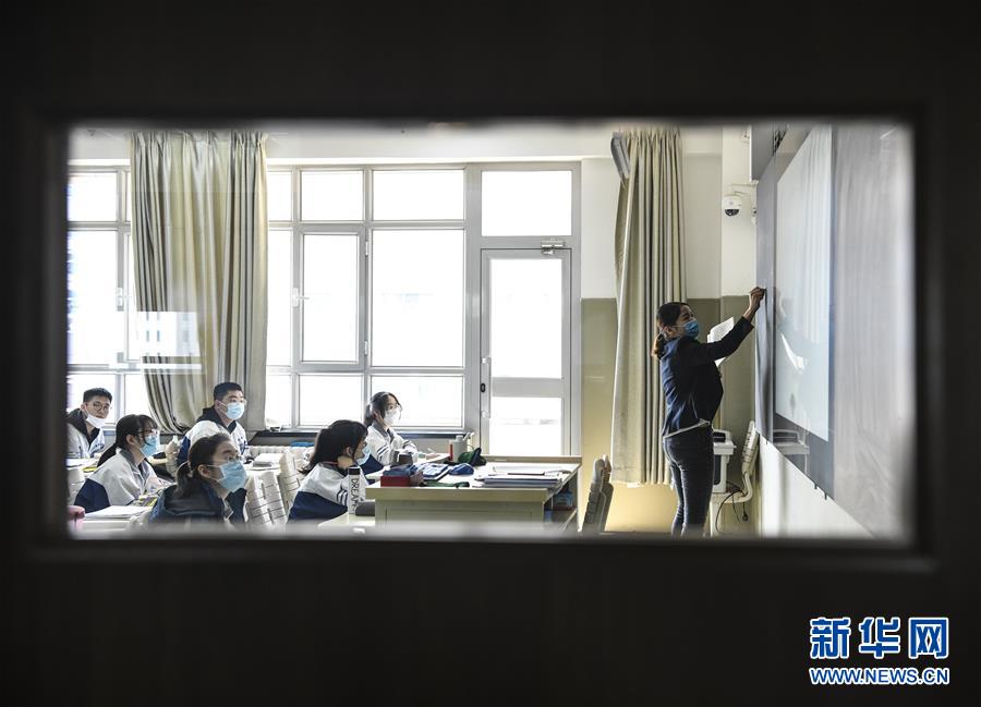 （圖文互動(dòng)）（10）“早”安同學(xué)，“早”安老師！——新疆初高中畢業(yè)班復(fù)課一周回訪見(jiàn)聞