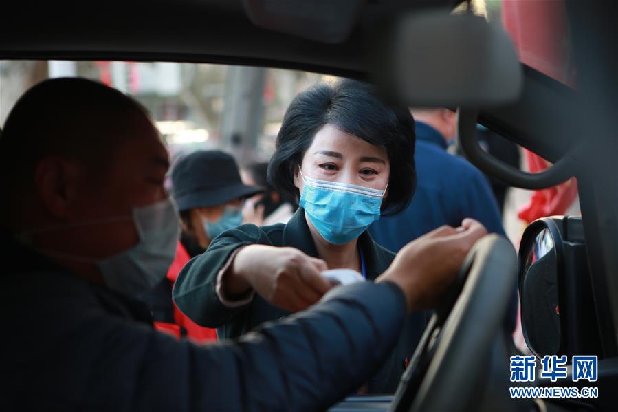 （習近平致敬的戰“疫”英雄·下沉干部篇·圖文互動）（2）他們，挺身而出守防線