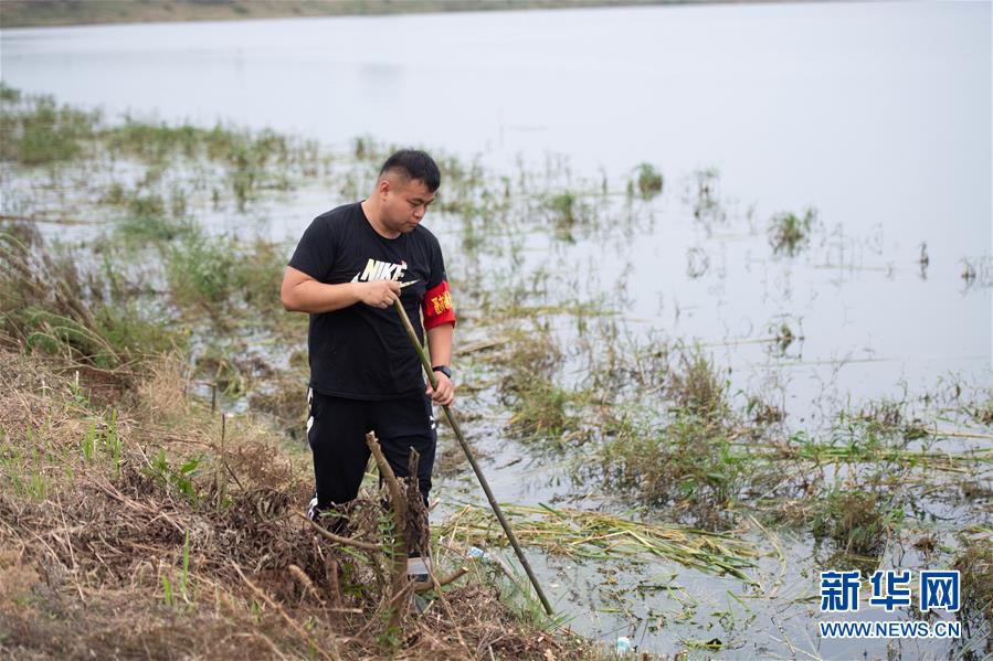 （防汛抗洪·圖文互動）（2）在大堤上成長，為人民守護——洪水中的青年“生力軍”