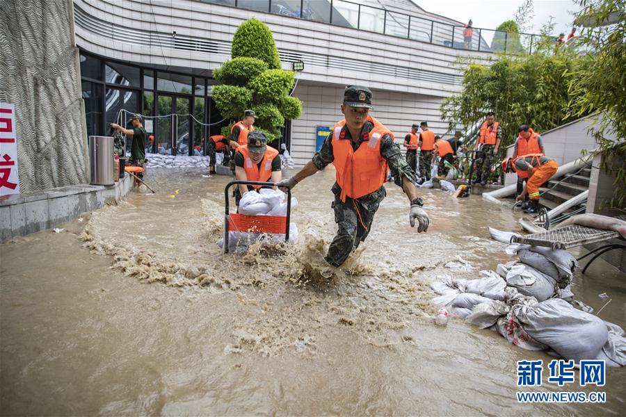 （防汛抗洪·圖文互動）（4）筑起防大汛的堅強防線——重慶防御長江、嘉陵江過境洪峰現場記錄