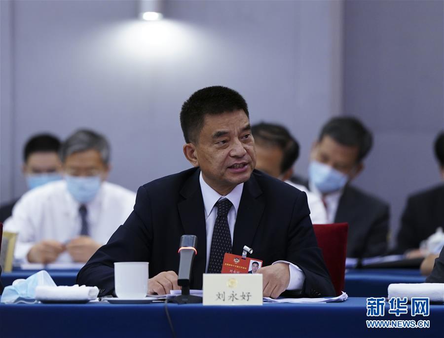 （新華全媒頭條·圖文互動）（10）從人民中汲取磅礴力量——習(xí)近平總書記同出席2020年全國兩會人大代表、政協(xié)委員共商國是紀(jì)實