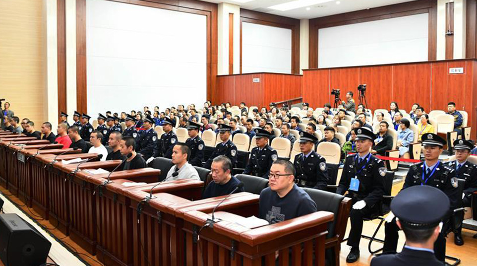 孫小果出獄后組織、領導黑社會性質(zhì)組織等犯罪一案公開開庭審理