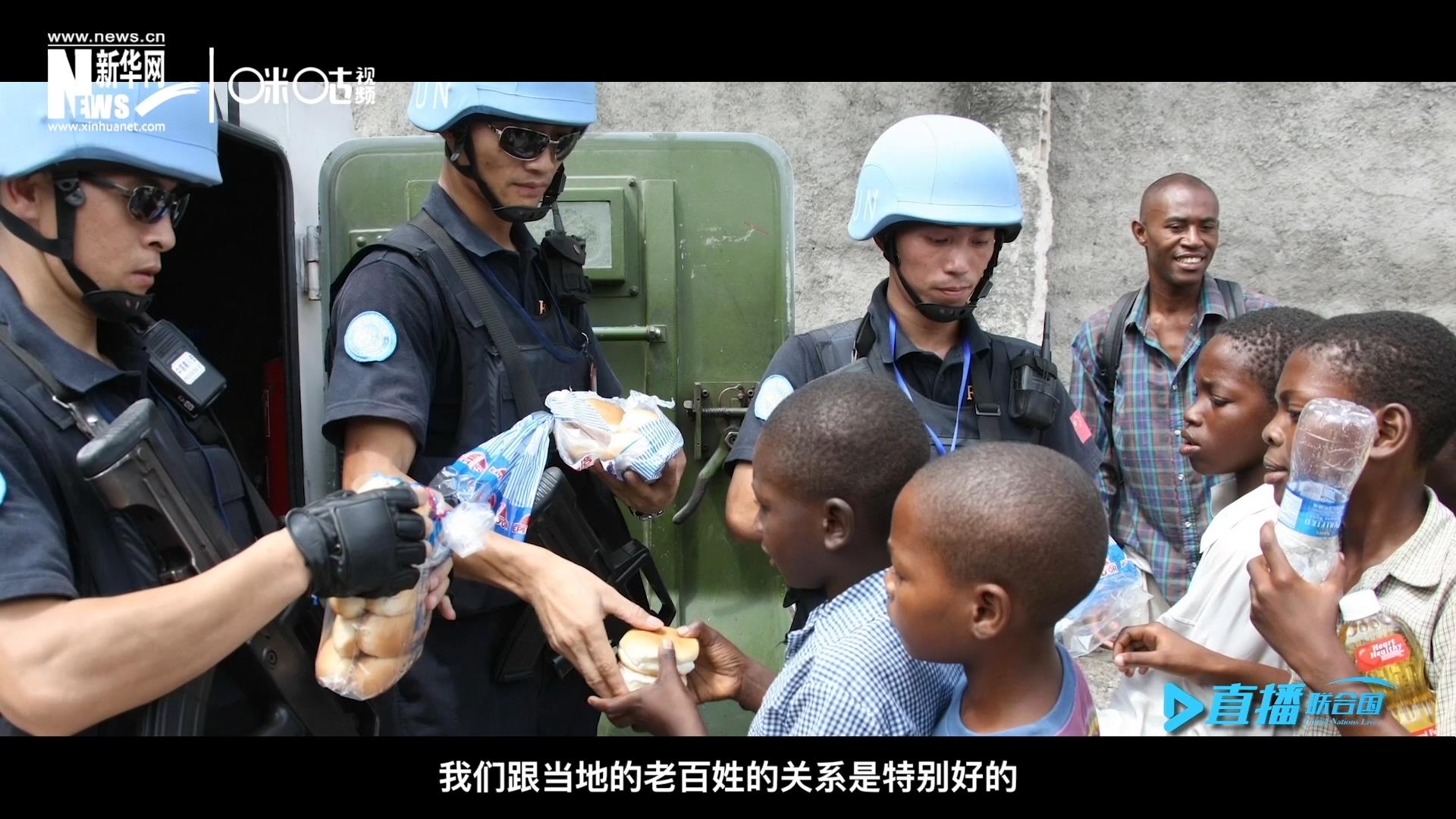 這群胸前印著五星紅旗的警察，在當(dāng)?shù)孛癖娦睦镉兄恋榈榈姆萘浚矀鬟f出許多的善意與感動。
