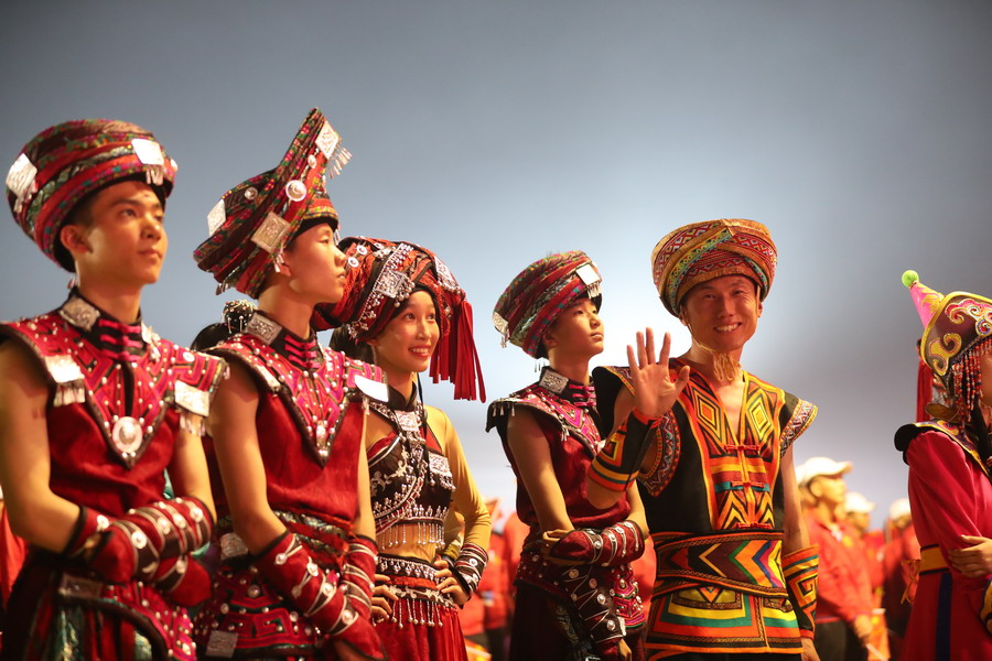 好兒好女好家園，齊心奔小康，共圓中國(guó)夢(mèng)