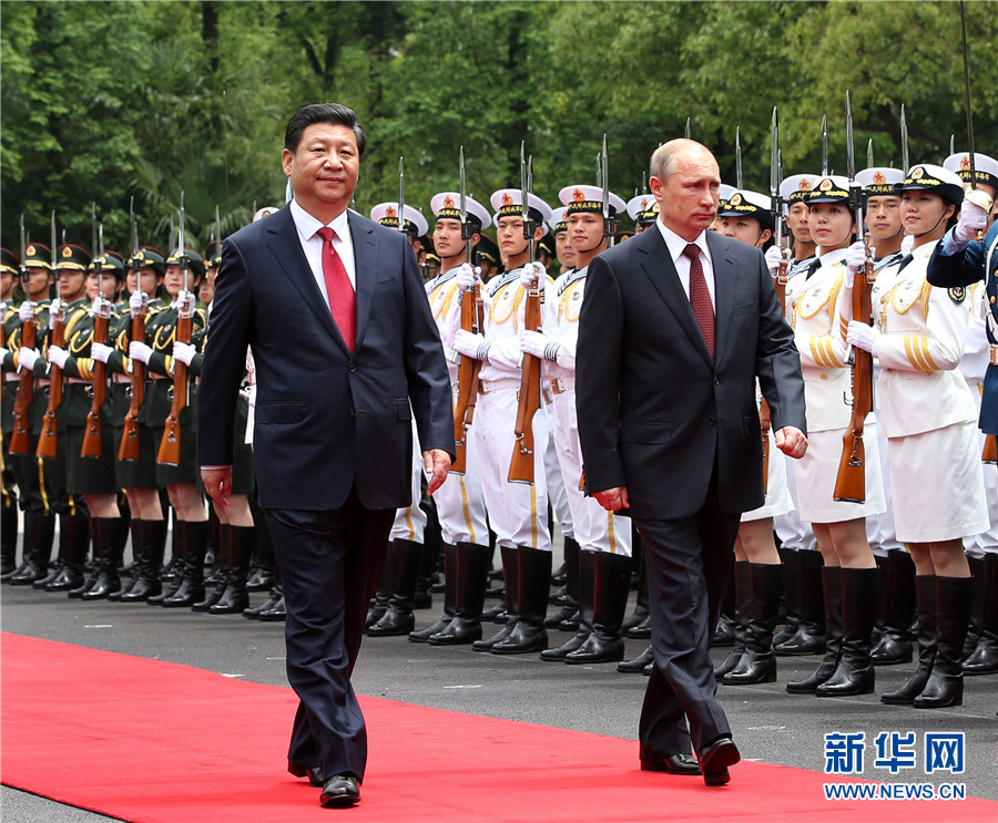 這是會談前，習(xí)近平在上海西郊會議中心廣場為普京舉行歡迎儀式。 新華社記者 龐興雷 攝 