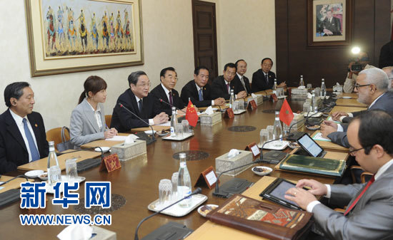 11月3日，全國政協主席俞正聲在拉巴特會見摩洛哥政府首腦本·基蘭。 新華社記者 張鐸 攝