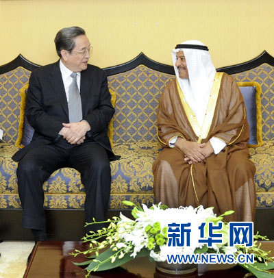 11月6日，正在巴林進行正式友好訪問的全國政協主席俞正聲在麥納麥與巴林協商會議主席阿里舉行會談。 新華社記者 張鐸 攝