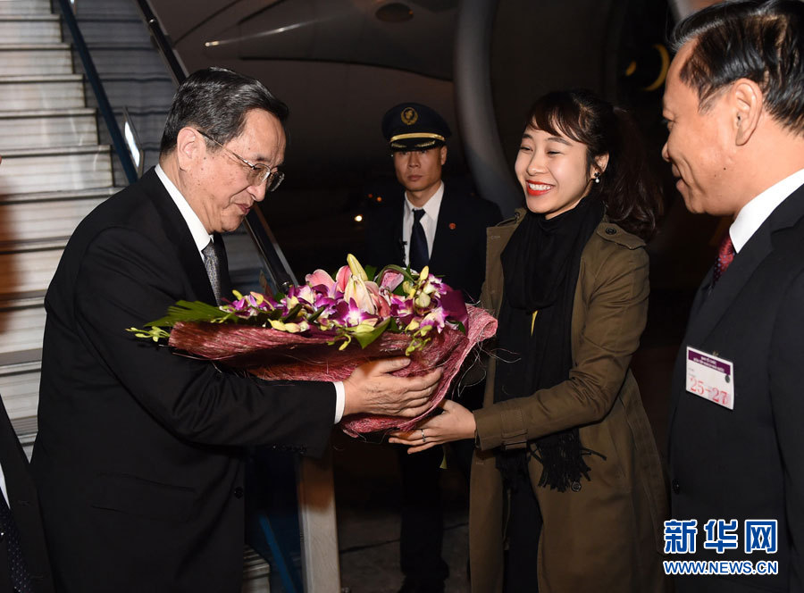 12月25日至27日，中共中央政治局常委、全國政協主席俞正聲對越南進行正式訪問。這是12月25日，俞正聲抵達河內，開始對越南進行正式訪問。 新華社記者馬占成攝