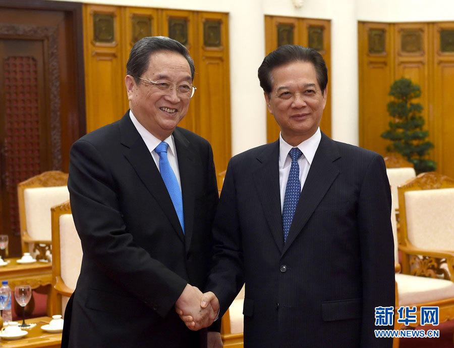 12月25日至27日，中共中央政治局常委、全國政協主席俞正聲對越南進行正式訪問。這是12月26日，俞正聲在河內會見越南政府總理阮晉勇。 新華社記者馬占成攝