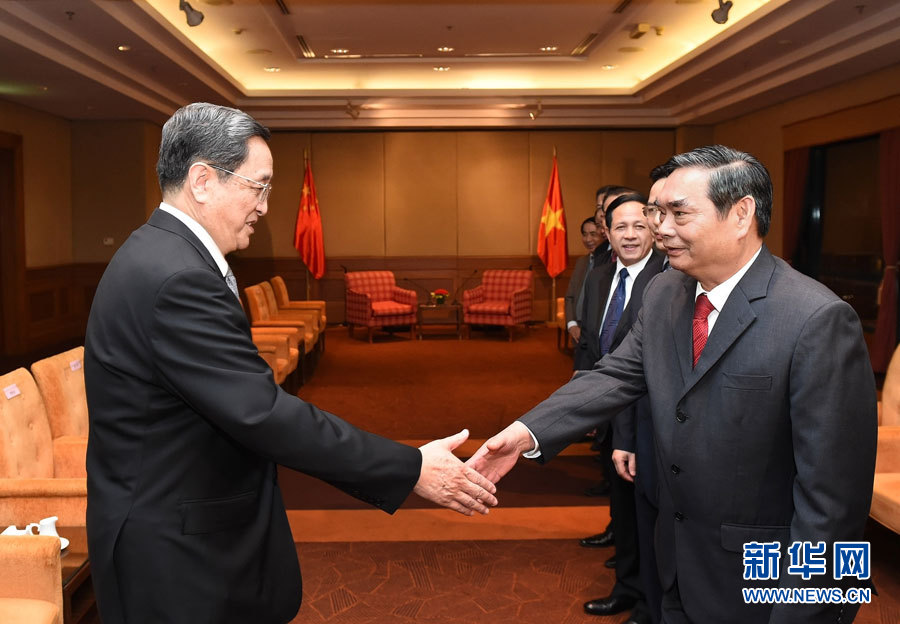 12月25日至27日，中共中央政治局常委、全國政協主席俞正聲對越南進行正式訪問。這是12月25日，俞正聲在河內會見越共中央書記處常務書記黎鴻英。 新華社記者劉建生攝