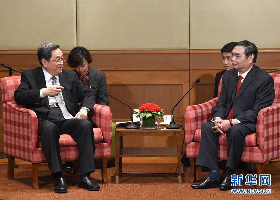 12月25日至27日，中共中央政治局常委、全國政協主席俞正聲對越南進行正式訪問。這是12月25日，俞正聲在河內會見越共中央書記處常務書記黎鴻英。 新華社記者劉建生攝