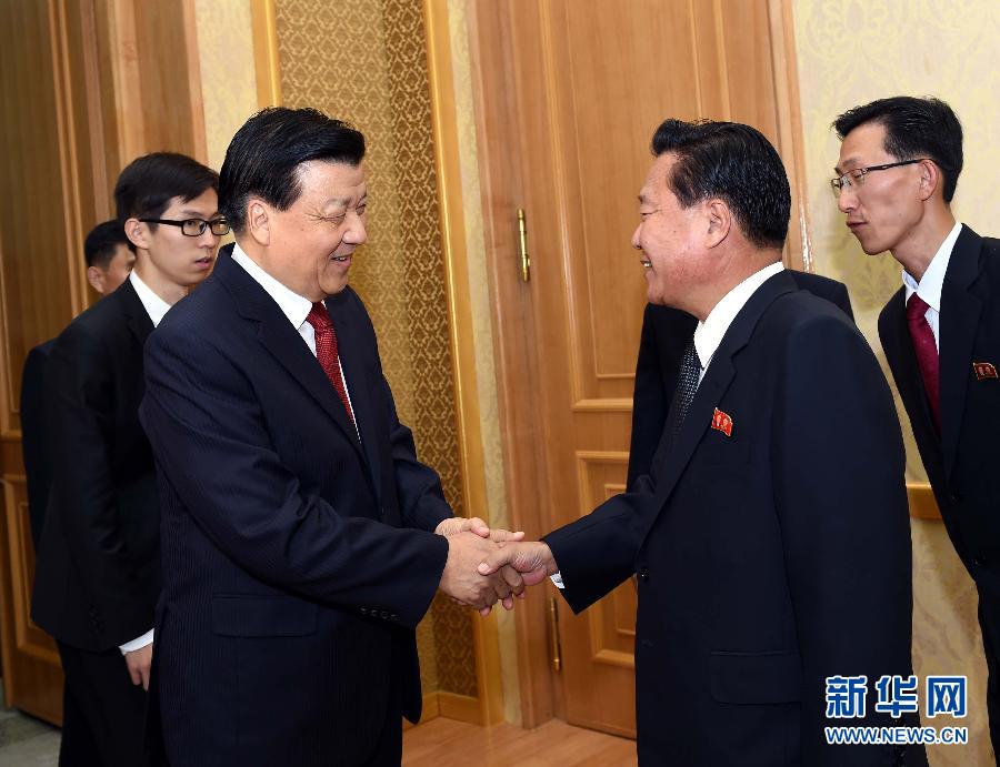 10月9日，在朝鮮進行正式友好訪問的中共中央政治局常委、中央書記處書記劉云山與朝鮮勞動黨中央政治局委員、中央書記崔龍海舉行會談。新華社記者 饒愛民 攝