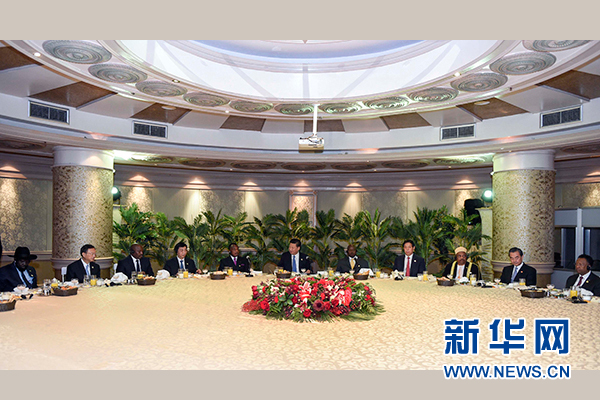 12月4日，國家主席習近平在約翰內(nèi)斯堡集體會見13位非洲國家領(lǐng)導人。 新華社記者 謝環(huán)馳 攝
