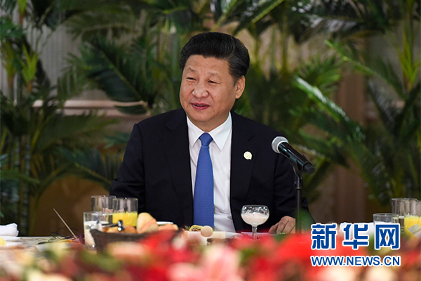 12月4日，國家主席習近平在約翰內(nèi)斯堡集體會見13位非洲國家領(lǐng)導人。 新華社記者 謝環(huán)馳 攝