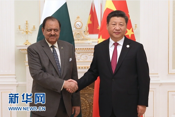 6月23日，國(guó)家主席習(xí)近平在塔什干會(huì)見(jiàn)巴基斯坦總統(tǒng)侯賽因。新華社記者馬占成攝