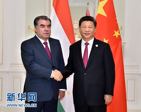 6月23日，國(guó)家主席習(xí)近平在塔什干會(huì)見塔吉克斯坦總統(tǒng)拉赫蒙。新華社記者李濤攝