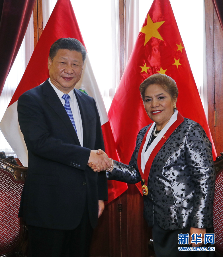 11月21日，國家主席習(xí)近平在利馬會(huì)見秘魯國會(huì)主席薩爾加多。新華社記者 鞠鵬 攝