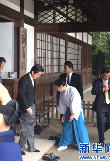 安倍為何不顧?quán)彿磳?duì)，執(zhí)意參拜？