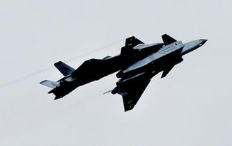 “殲-20，你不要飛得那么快……”